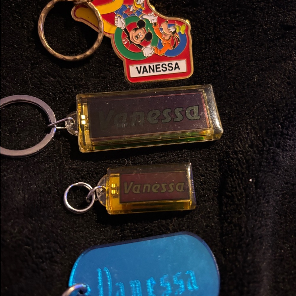Keychain Disney World 2000 Vanessa Keychain & lot of 3 Set with Red and Blue